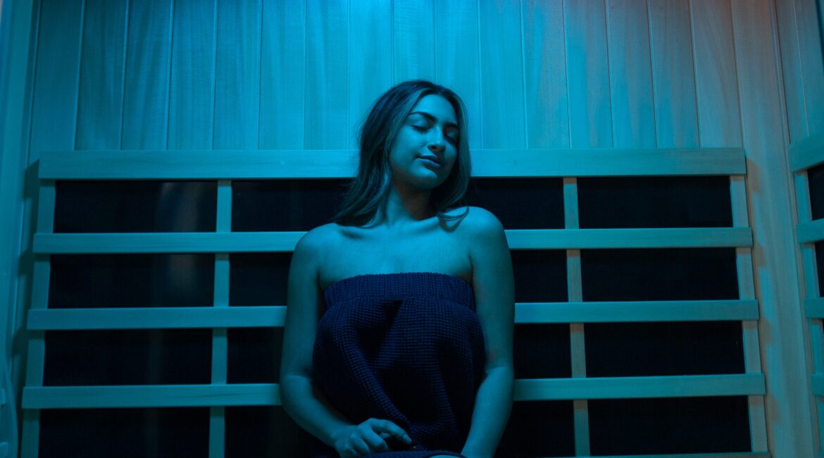 sculptology - woman in sauna blue