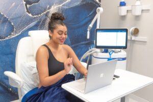 woman chilling while undergoing coolsculpting treatment